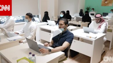 جنبًا إلى جنب مع الرجل.. المرأة تعمل على صناعة تكنولوجيا المستقبل في المملكة العربية السعودية