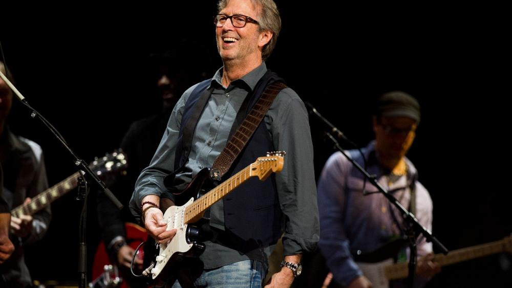 غيتار لإريك كلابتون يباع بـ600 ألف دولار في مزاد