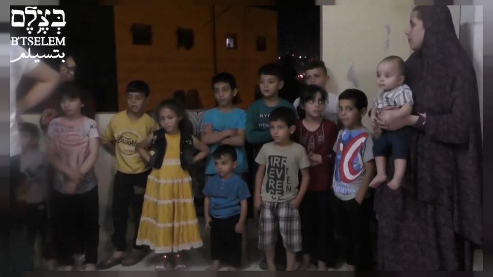 شاهد: الجنود الإسرائليون يستخدمون تكنولوجبا “الذئب الأزرق” مع الأطفال الفلسطنيين خلال اقتحام البيوت