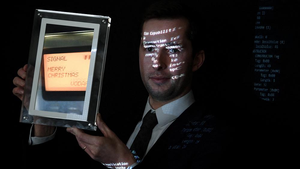 طرح أول رسالة نصية في التاريخ للبيع في مزاد فرنسي بتكنولوجيا “إن أف تي”