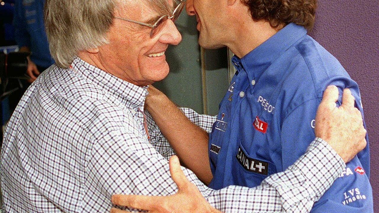 إكليستون يهاجم هاميلتون “غير العادل” بمواجهة فيرستابن