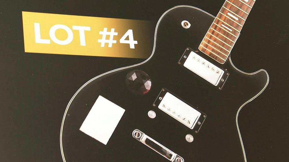 شاهد: تذكارات لفرقة بيتلز تُباع بأكثر من 158 ألف دولار في مزاد علني