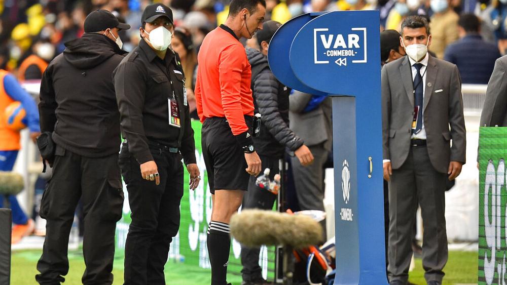 فيديو: تقنية “الفار” أو الحكم المساعد بالفيديو… فيفا يقدم تجربة ثورية خلال كأس العالم للأندية