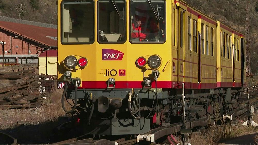 شاهد: “القطار الأصفر” يتنقل بين قمم جبال البرانس الفرنسية منذ أكثر من قرن