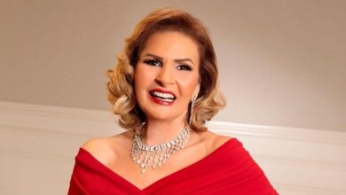 يسرا-تحتفل-بعيد-ميلادها-والفنانون-ينهالون-عليها-بالتهاني