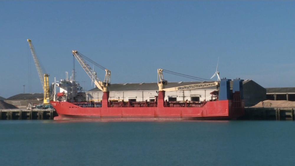 شاهد: فرنسا تعترض سفينة روسية في بحر المانش بسبب العقوبات المفروضة على موسكو