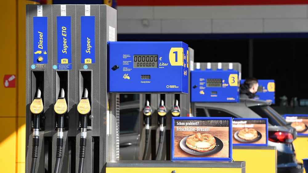 ألمانيا تقول إنها لا تستطيع الاستغناء عن واردات النفط الروسية لكنها تبحث عن بديل نظيف في دول الخليج