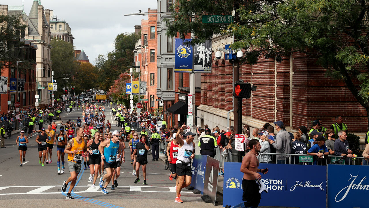 حظر العدائين الروس والبيلاروس القاطنين في بلديهم من ماراتون بوسطن