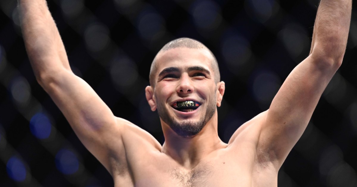 مصارع بريطاني محترف ينشر فيديو لاقتحامات المسجد الأقصى متسائلا “هل ستفرض عقوبات على إسرائيل؟”