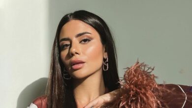 ديما-الأسدي-تستعرض-حقيبتها-من-“valentino”.-وهذا-سعرها