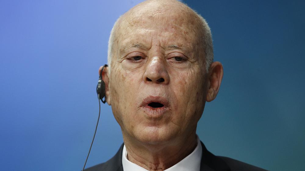 في أحدث تحرك له.. قيس سعيد يستبدل أعضاء هيئة الانتخابات بمرسوم وردود فعل منددة