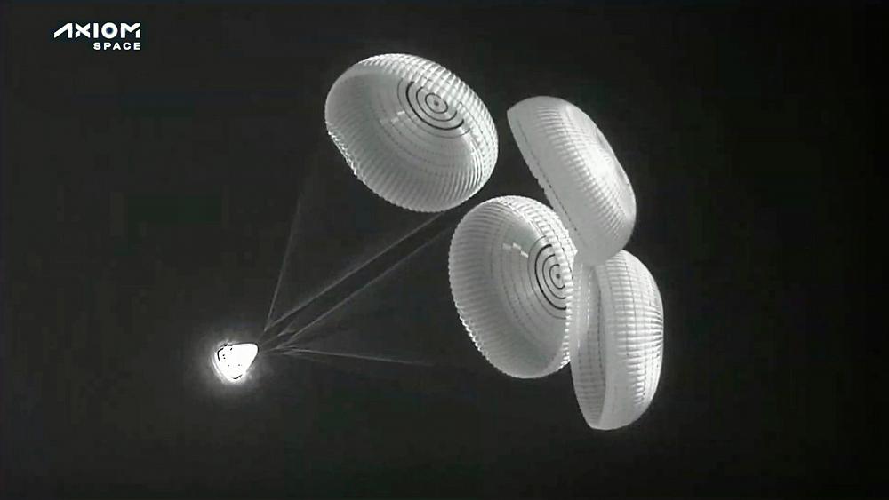 شاهد: عودة طاقم أول بعثة خاصة بالكامل إلى محطة الفضاء الدولية إلى الأرض