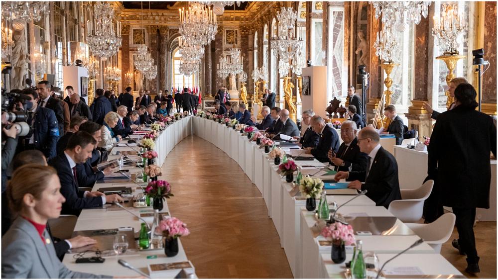 وزير فرنسي يرجح فرض الاتحاد الأوروبي عقوبات جديدة على روسيا الأربعاء