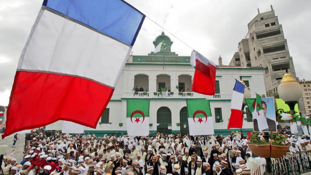 الجدل يتجدد بعد منع وزارة الثقافة استخدام اللغة الفرنسية في الجزائر