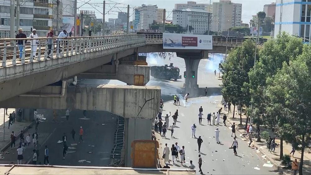 شاهد: صدامات بين الشرطة الإثيوبية ومسلمين خلال صلاة عيد الفطر في أديس أبابا