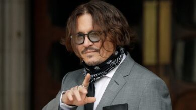 جوني-ديب-يرتدي-خاتماً-طبعت-عليه-هذه-الكلمة.-فما-قصده؟