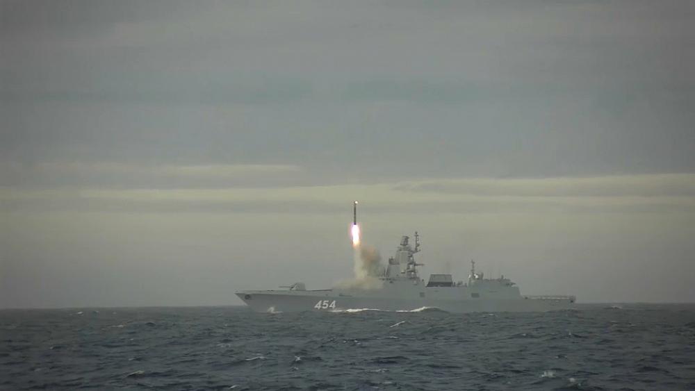 شاهد: روسيا تجري تجربة لصاروخ أسرع من الصوت وتقول إنه أصاب هدفا على بعد 1000 كم بالبحر الأبيض