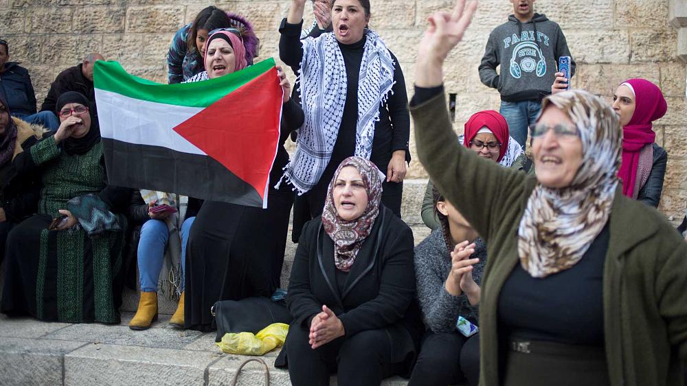 عضو بارز بالكنيست يحذر من “حرب دينية” ردا على التحركات في القدس