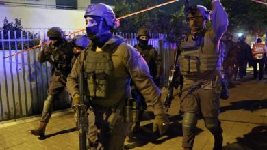 إسرائيل: عملية بحث واسعة بعد هجوم أسفر عن سقوط ثلاثة قتلى في مدينة إلعاد