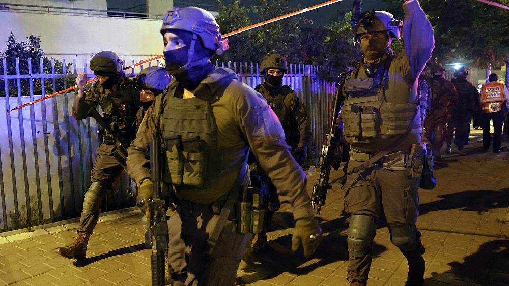 إسرائيل: عملية بحث واسعة بعد هجوم أسفر عن سقوط ثلاثة قتلى في مدينة إلعاد