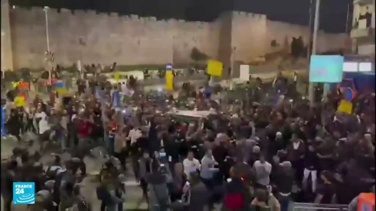 للمرة الثانية.. القوات الإسرائيلية تهاجم جنازات للفلسطينين