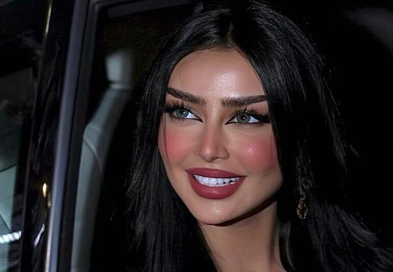 إطلالة مروج الرحيلي الأنيقة في حفل زفاف شقيقتها