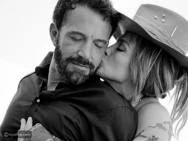 بلحظات رومانسية بن أفليك وجينيفر لوبيز يخطفان الأنظار