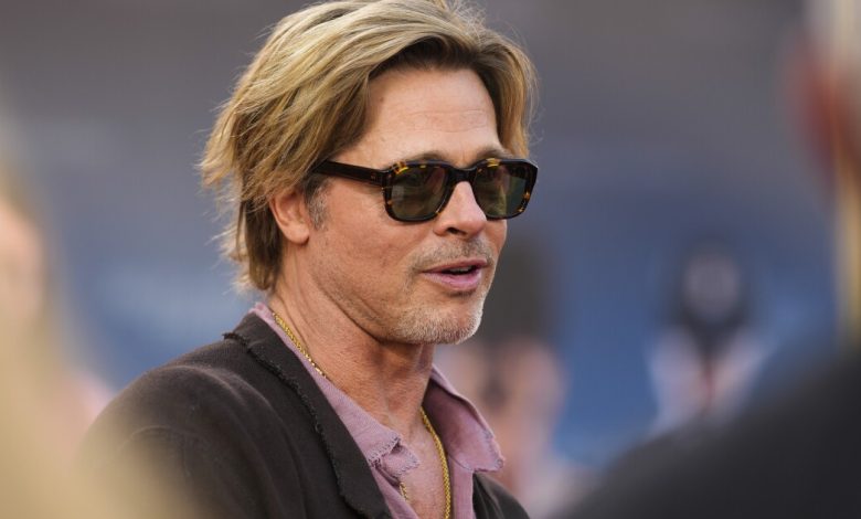 براد بيت بالتنورة ويعلق أردت الحصول على نسمة باردة