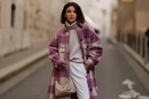 تنسيقات قطع بطبعة الترتان في شتاء 2023