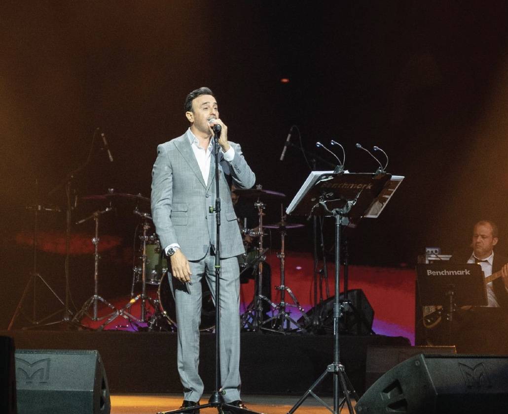 صابر الرباعي يغني للسعودية بتألق في الليلة التونسية