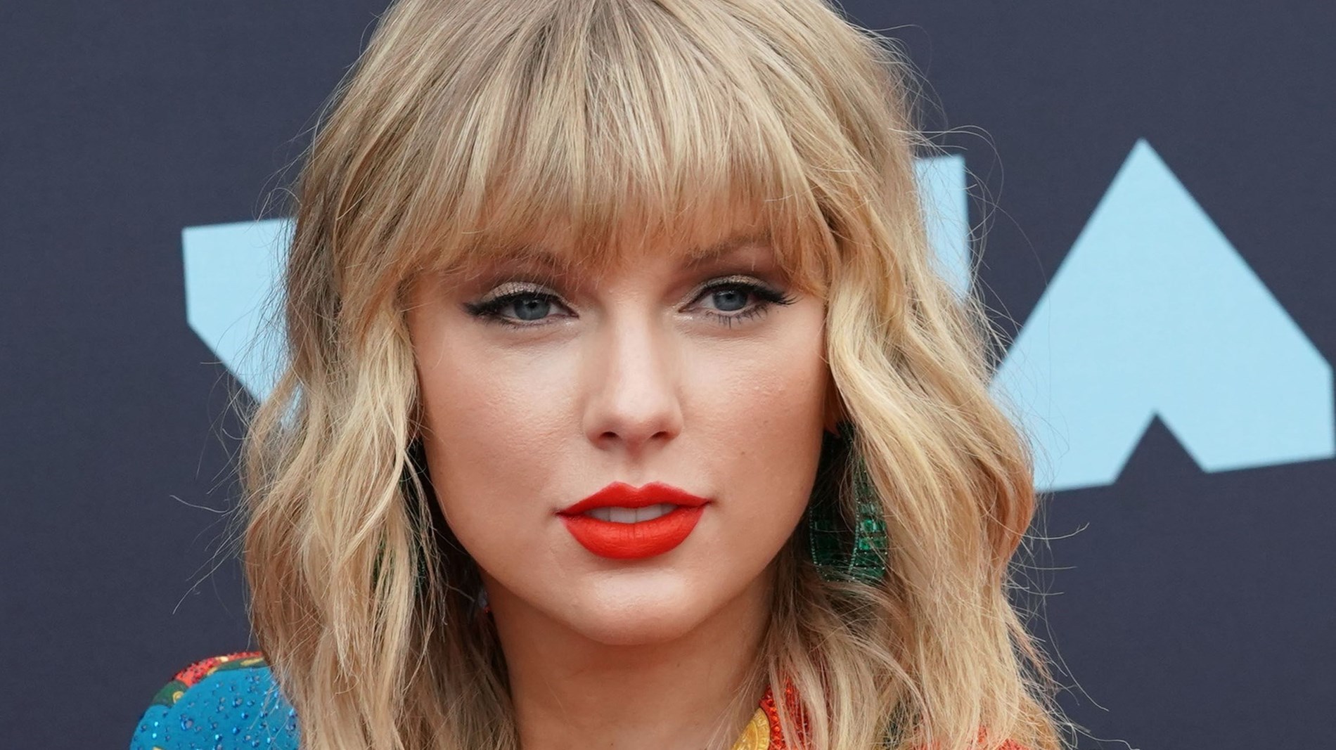 طرح أحدث ألبوم لتايلور سويفت بعنوان Midnights