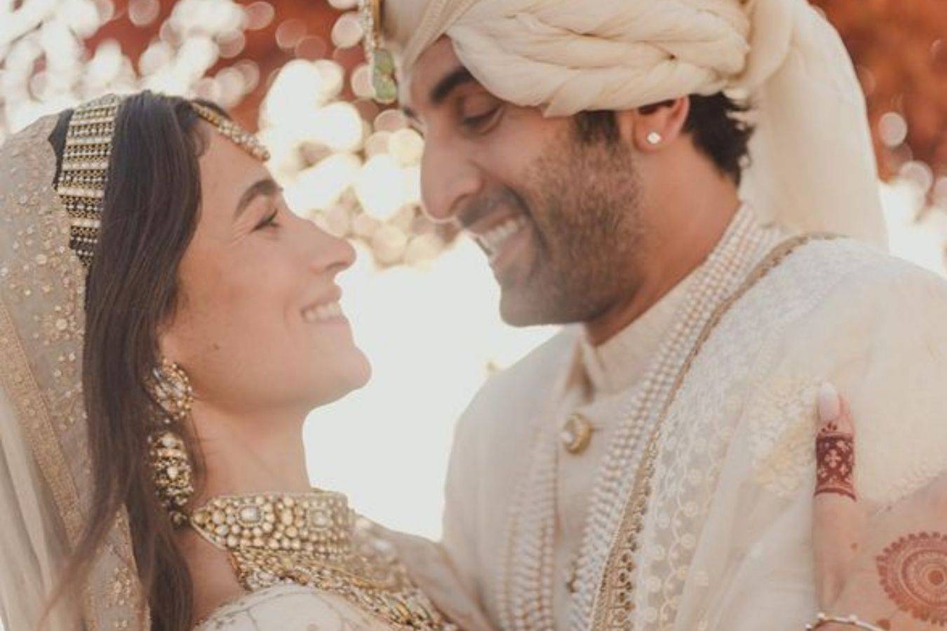 عليا بهات ورانبير كابرو يستعدان لإستقبال أول مولود لهما