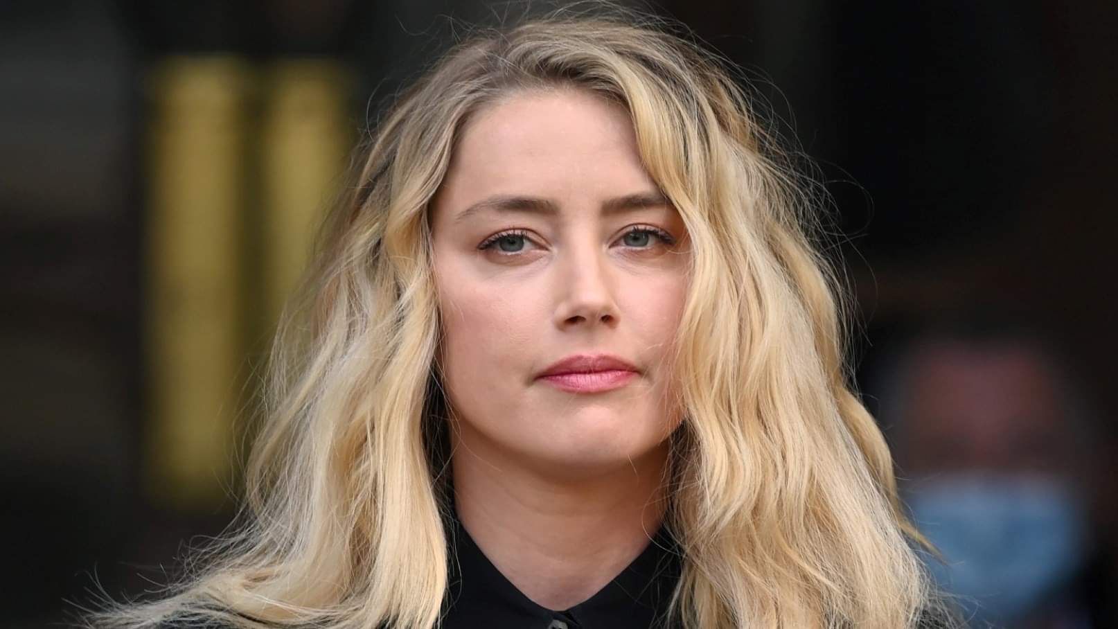 آمبر هيرد تقيم في الخارج لتعتني بإبنتها