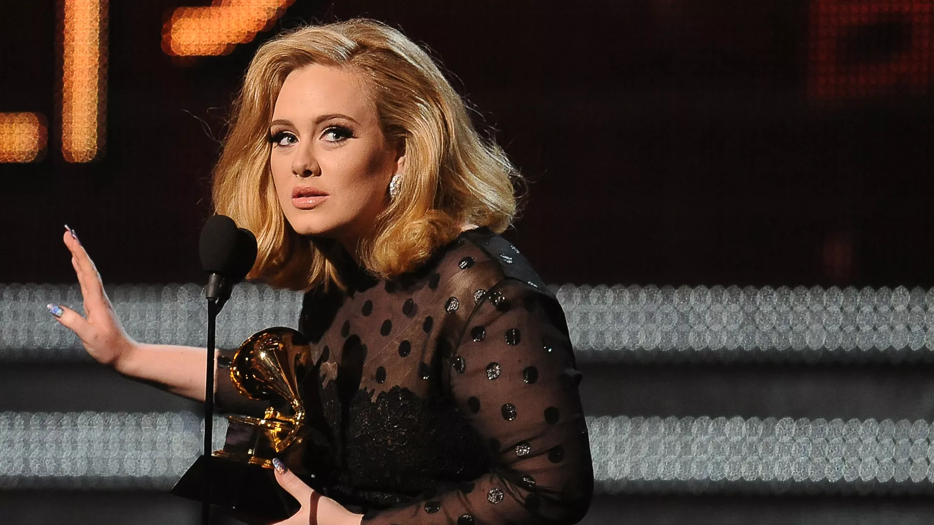 عودة النجمة أديل إلى لاس فيجاس بعد تأجيل 10 أشهر