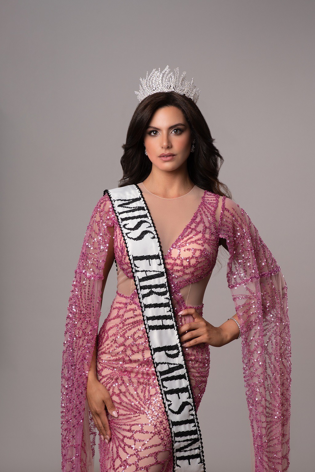 فوز نادين أيوب الفلسطينية بلقب الوصيفة في مسابقة ملكة جمال الأرض