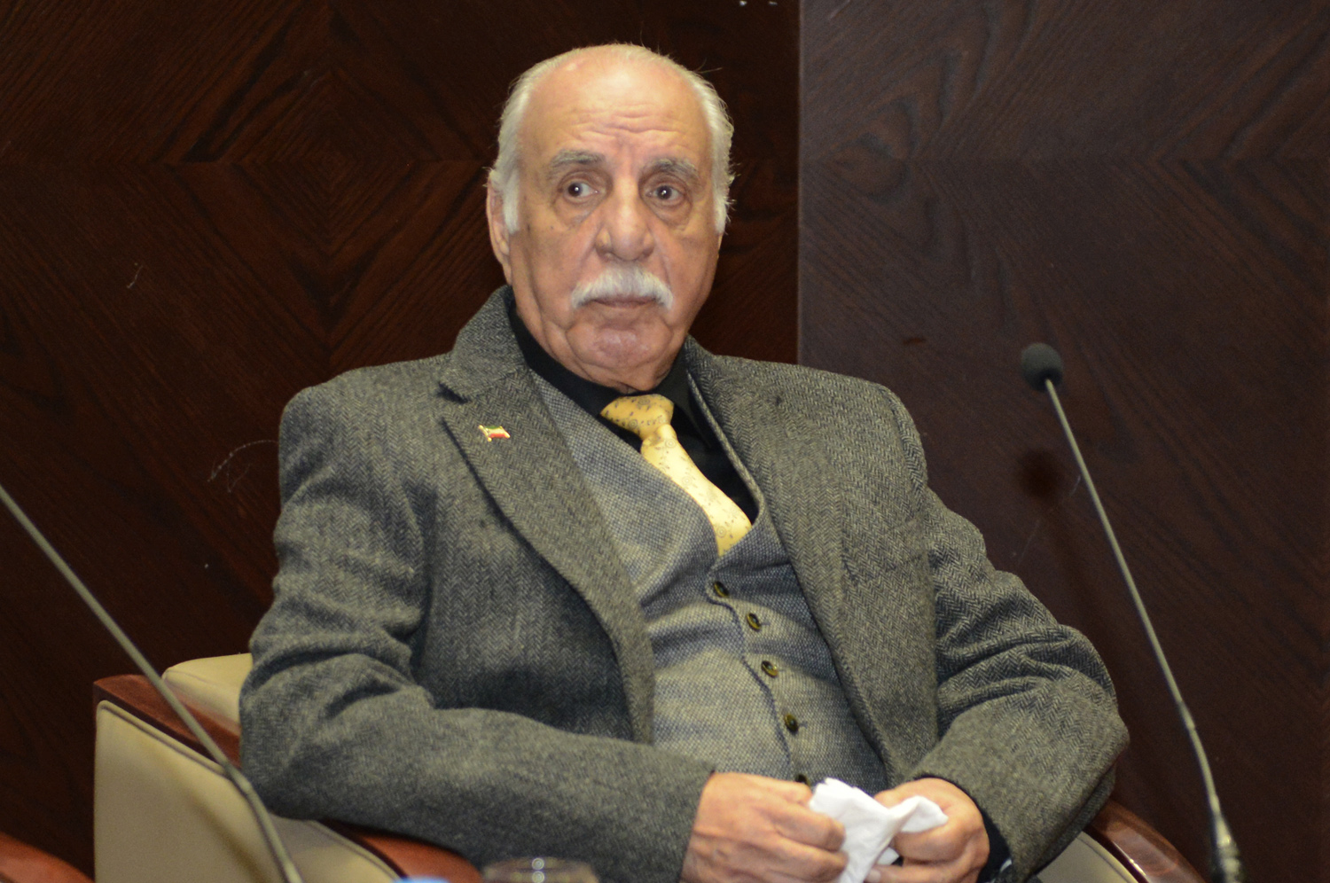 وفاة وزير الإعلام الكويتي السابق محمد السنعوسي