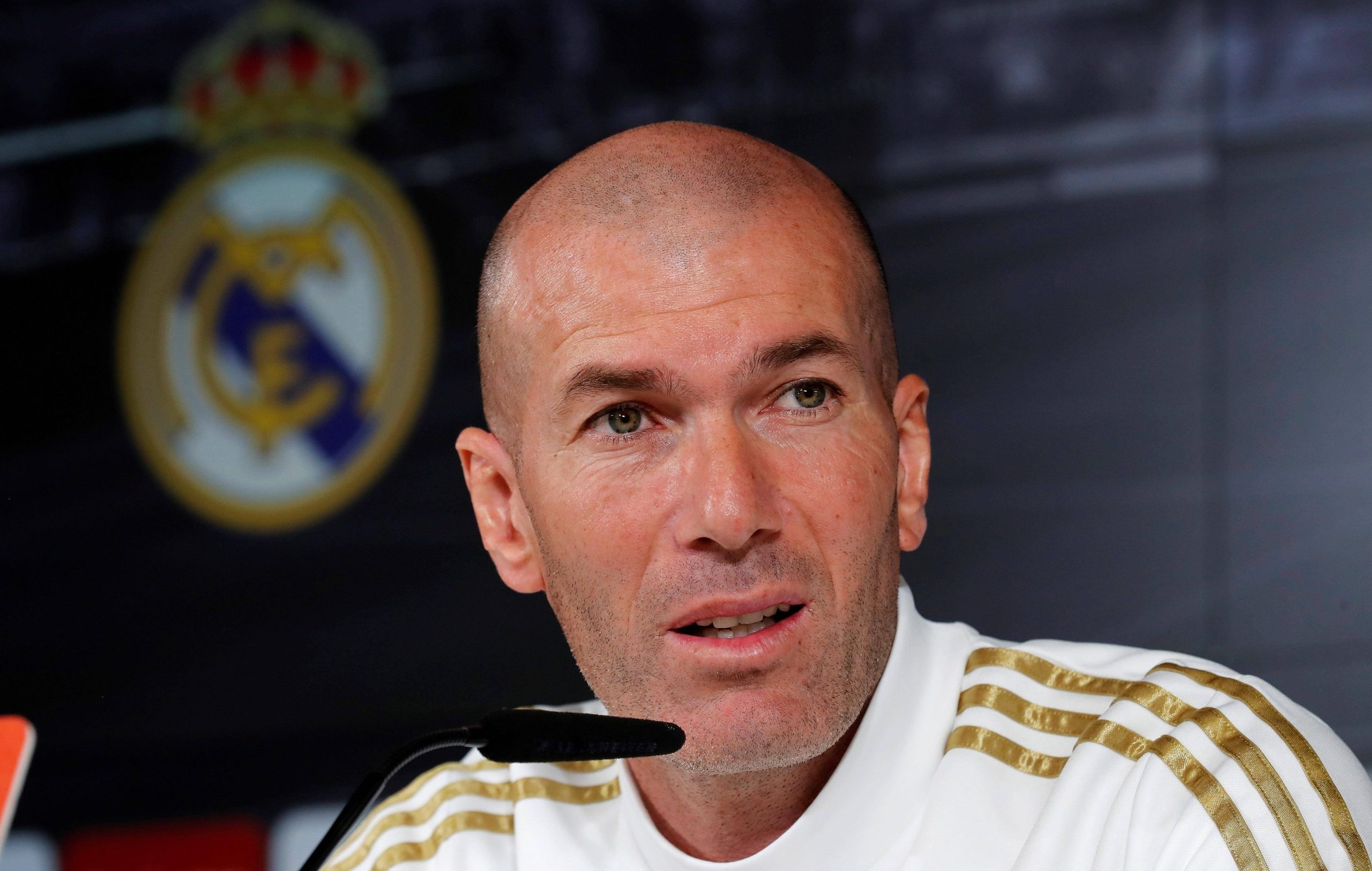 عروض كثيرة على طاولة زيدان للعودة للتدريب