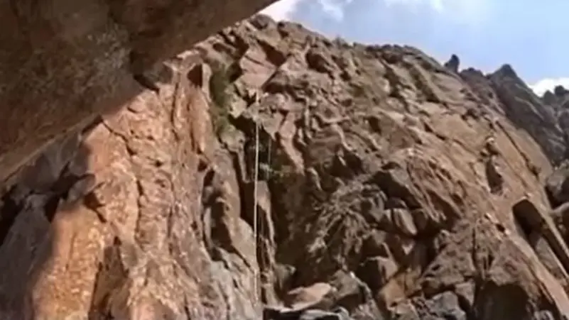 شقيق المصور السعودي يروي تفاصيل سقوطه من جبال السودة