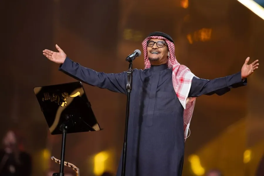 كلمات الفنان رايح صقر عن المملكة في حفله في أبها