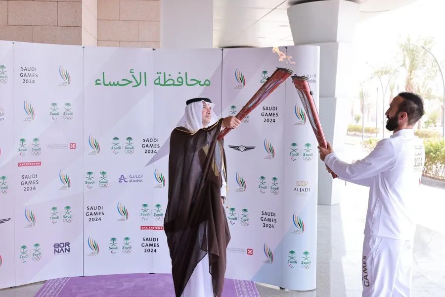 محافظ الأحساء يتسلم شعلة دورة الألعاب السعودية الثالثة 2024