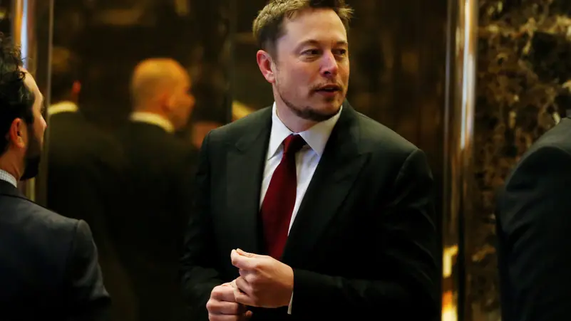 الحكومة البريطانية تعتزم استدعاء إيلون ماسك بشأن الشغب بالبلاد