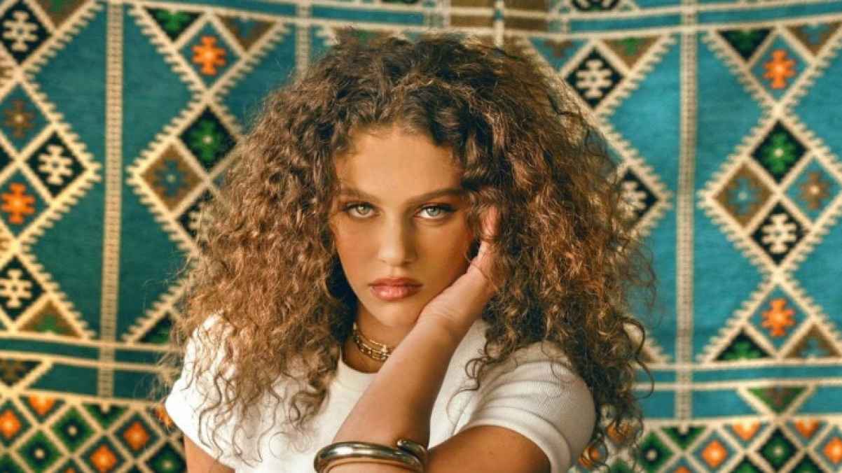 إليانا تضيء لوحة إعلانات في ساحة تايمز سكوير في نيويورك