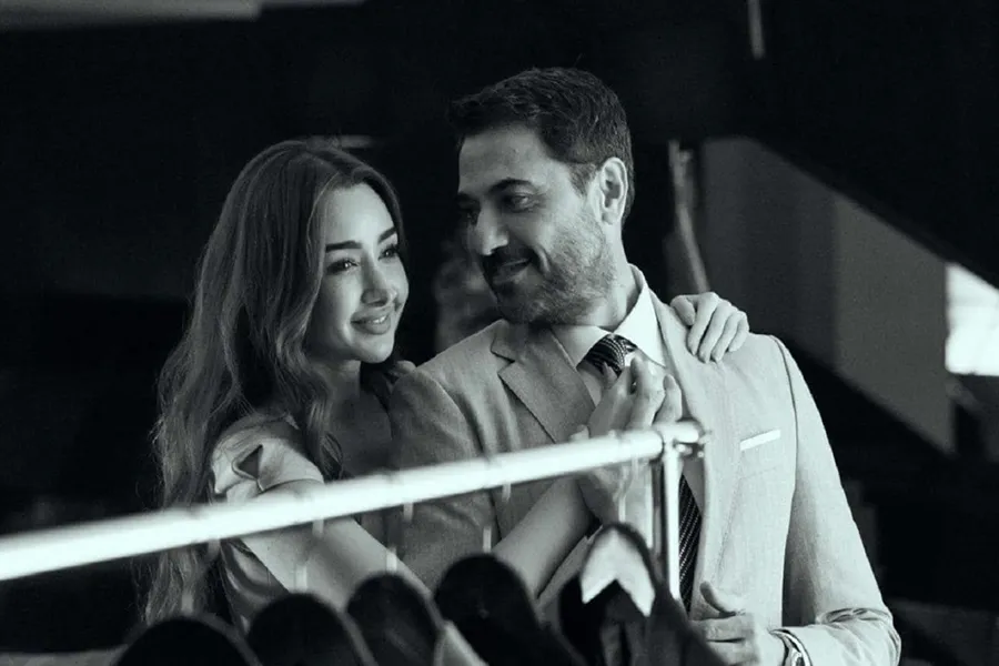 مشاهد رومانسية تجمع بين أحمد عز وهنا الزاهد في كواليس The Seven Dogs