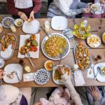 أطعمة تقليدية تضفي نكهة تراثية على موائد الإفطار في المملكة